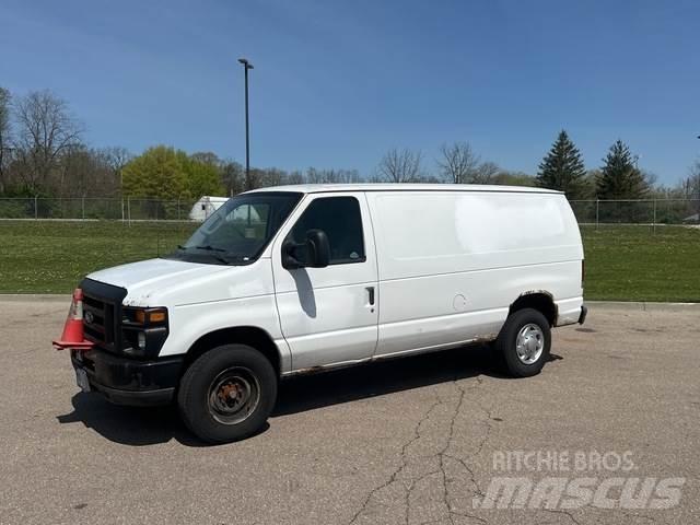Ford E-350 廂式貨物運輸車