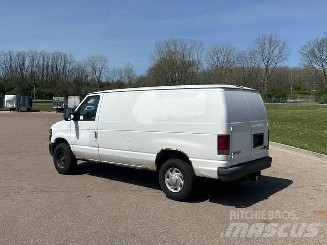 Ford E-350 廂式貨物運輸車