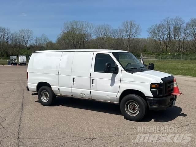Ford E-350 廂式貨物運輸車
