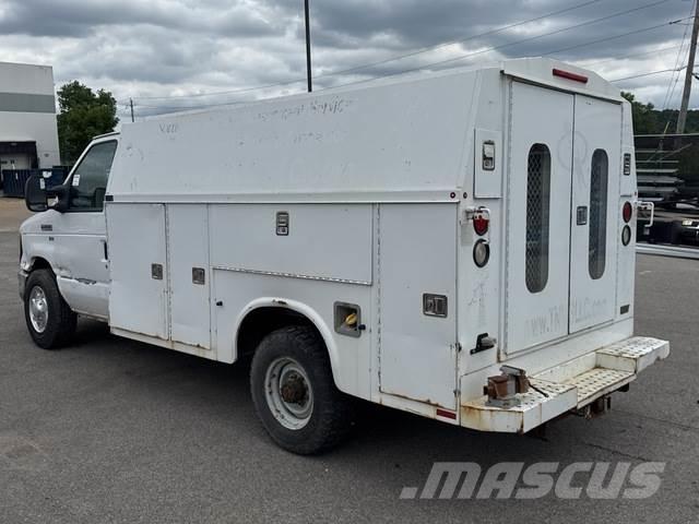 Ford E-350 皮卡.傳統半斗卡車/側卸板