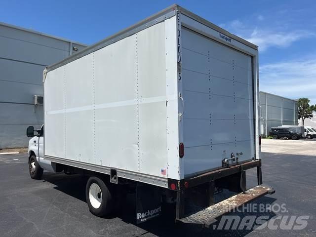 Ford E-350 貨箱式卡車