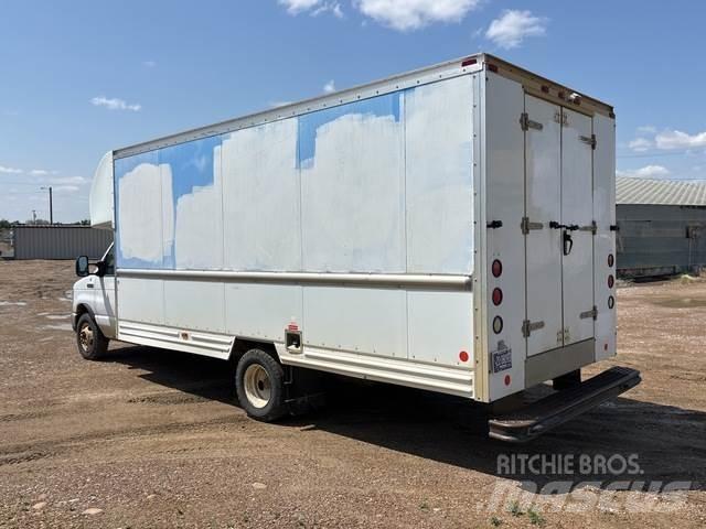 Ford E-350 貨箱式卡車