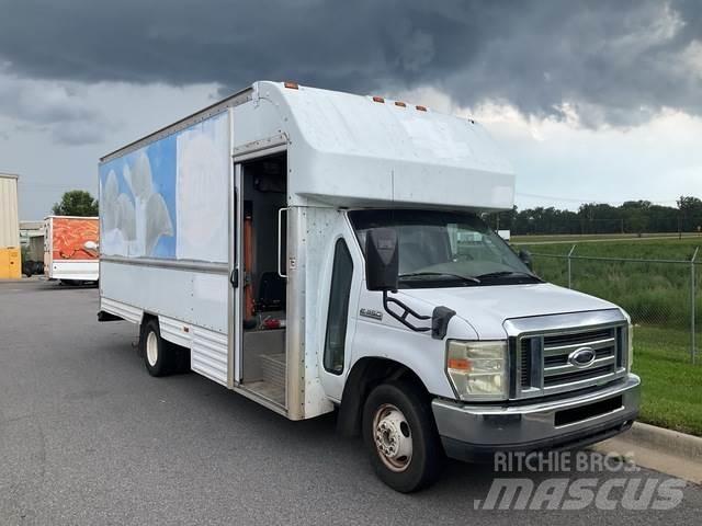 Ford E-350 貨箱式卡車