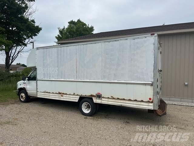 Ford E-350 貨箱式卡車