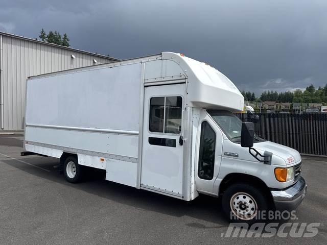 Ford E-350 廂式貨物運輸車