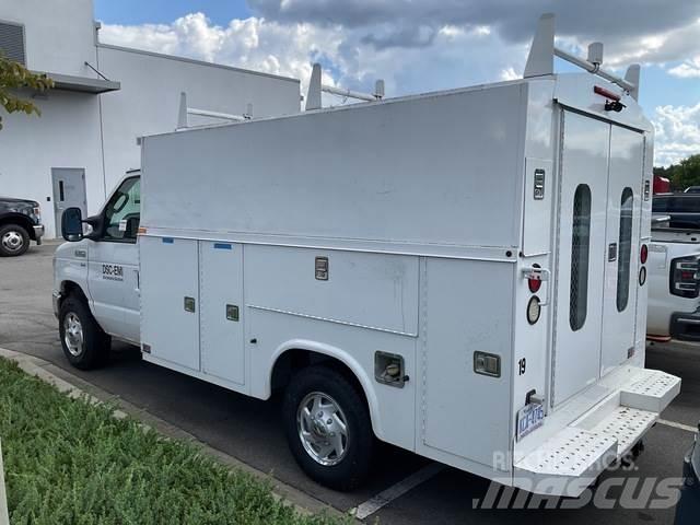 Ford E-350 皮卡.傳統半斗卡車/側卸板