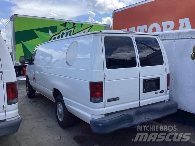 Ford E-350 廂式貨物運輸車