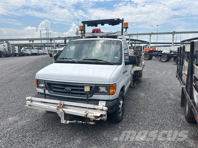 Ford E-350 都市/通用型車輛