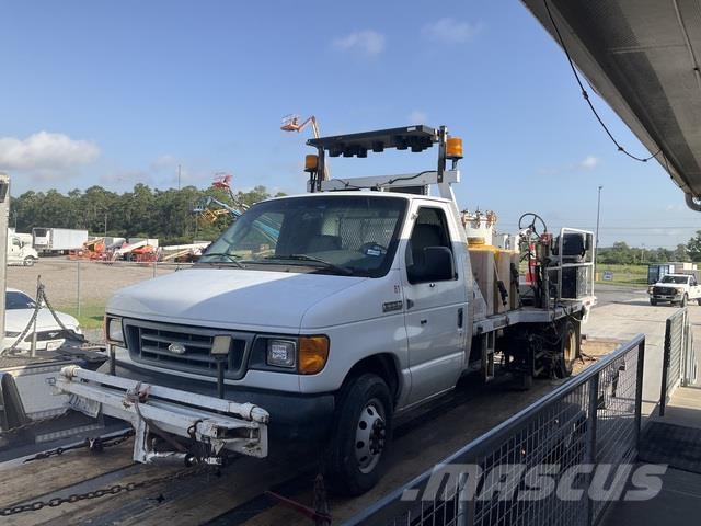 Ford E-350 都市/通用型車輛