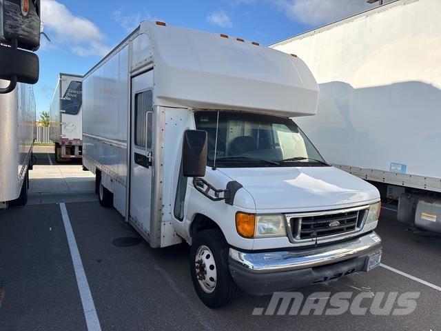 Ford E-350 車廂