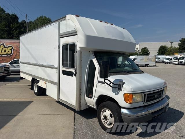 Ford E-350 廂式貨物運輸車