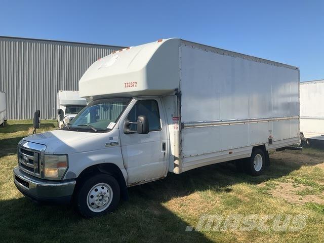 Ford E-350 貨箱式卡車