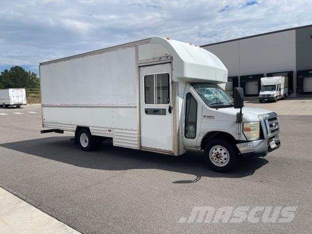 Ford E-350 貨箱式卡車
