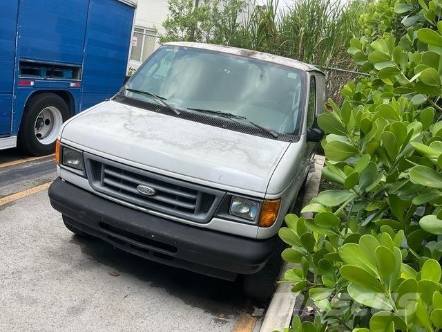 Ford E-350 廂式貨物運輸車