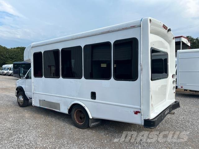 Ford E-350 迷你巴士