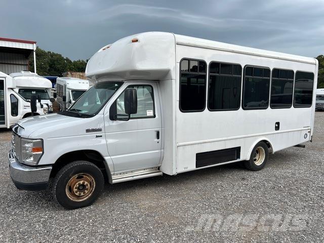 Ford E-350 迷你巴士