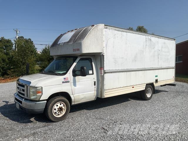 Ford E-350 貨箱式卡車