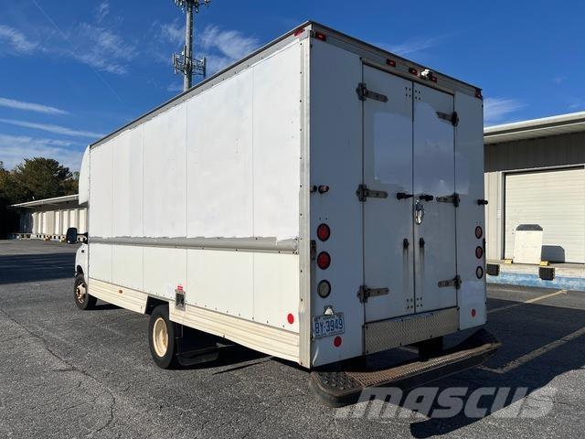 Ford E-350 貨箱式卡車