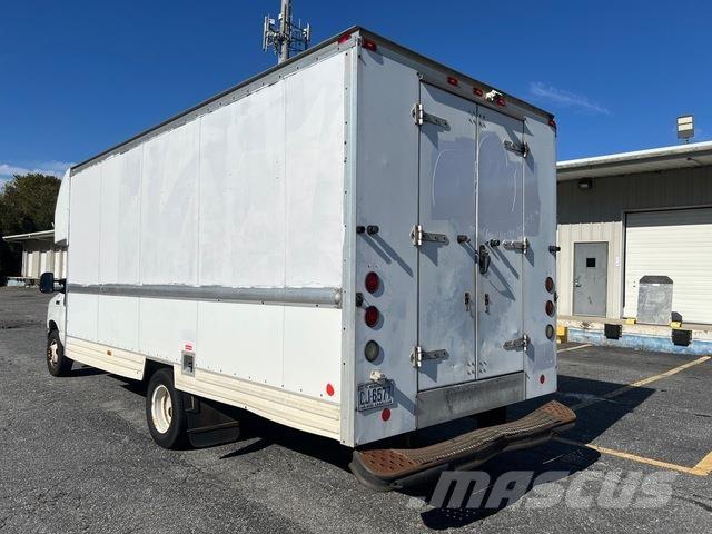 Ford E-350 貨箱式卡車