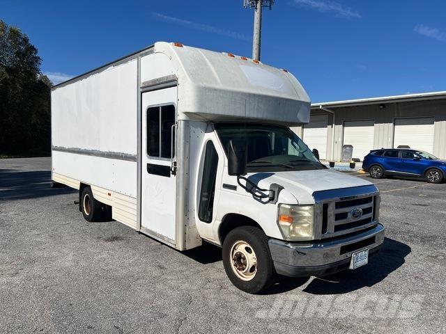 Ford E-350 貨箱式卡車