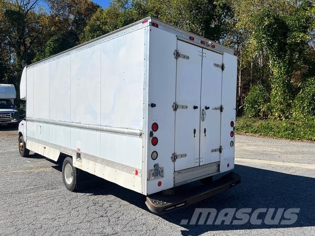 Ford E-350 貨箱式卡車