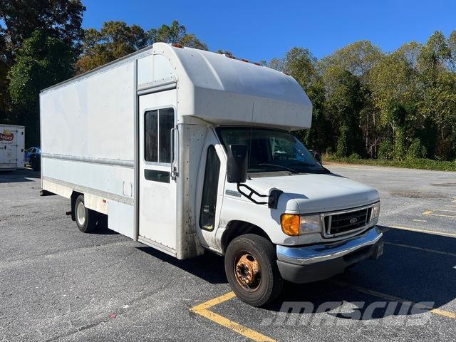 Ford E-350 貨箱式卡車