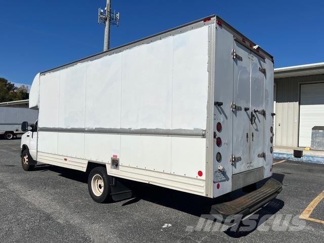 Ford E-350 貨箱式卡車