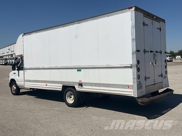 Ford E-350 貨箱式卡車