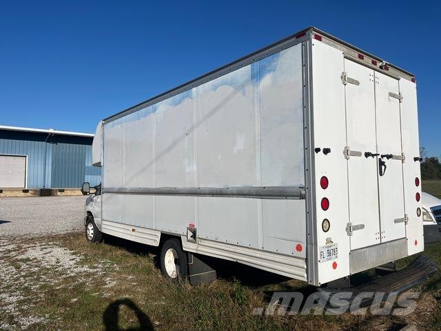 Ford E-350 廂式貨物運輸車