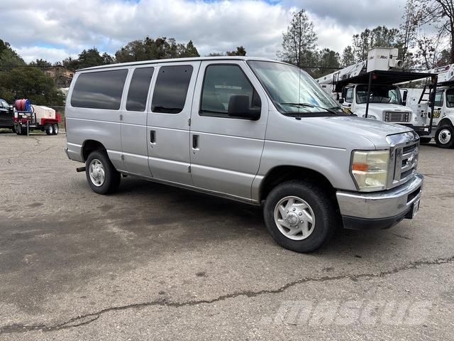 Ford E-350 汽車
