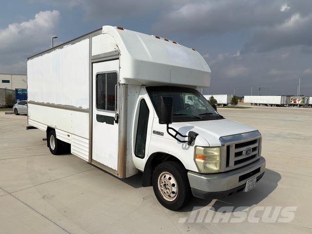 Ford E-350 貨箱式卡車