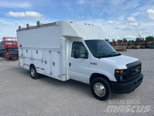 Ford E-450 皮卡.傳統半斗卡車/側卸板