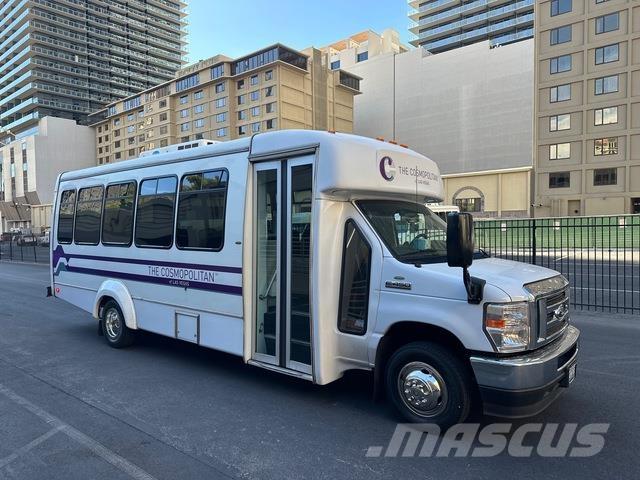 Ford E-450 迷你巴士