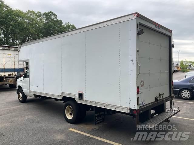 Ford E-450 貨箱式卡車