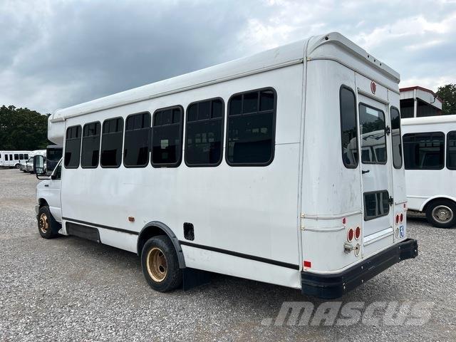 Ford E-450 迷你巴士