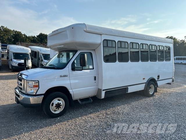Ford E-450 迷你巴士