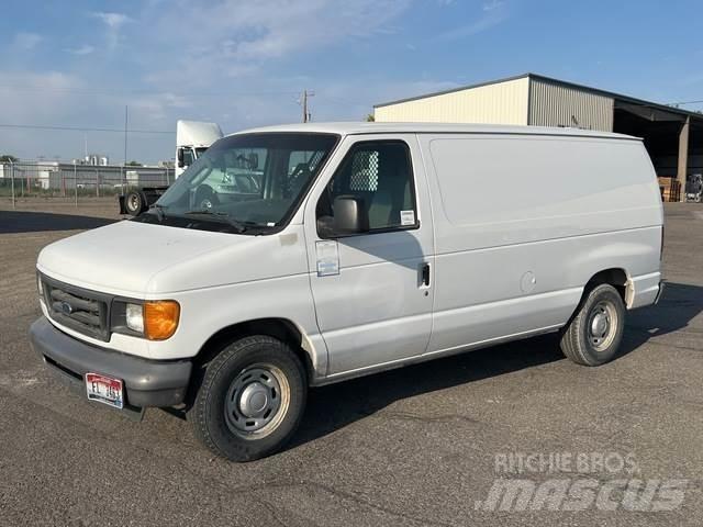 Ford E150 廂式貨物運輸車