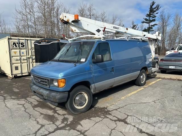 Ford E350 卡車裝載高空作業車