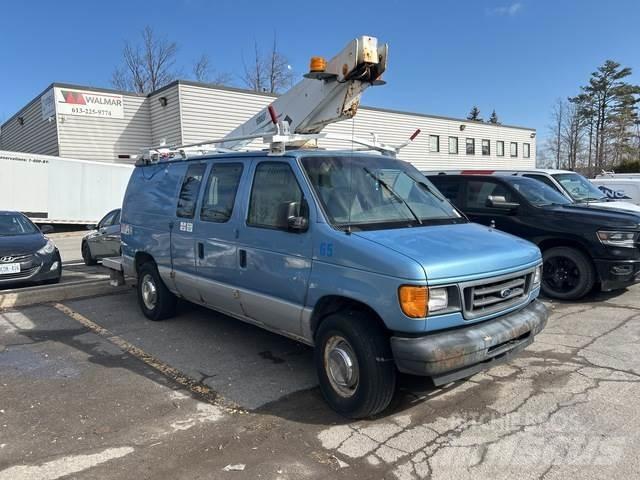 Ford E350 卡車裝載高空作業車
