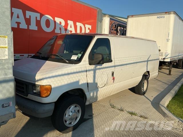 Ford E350 貨箱式卡車
