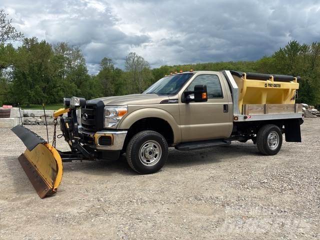 Ford F-250 刮雪板和犁