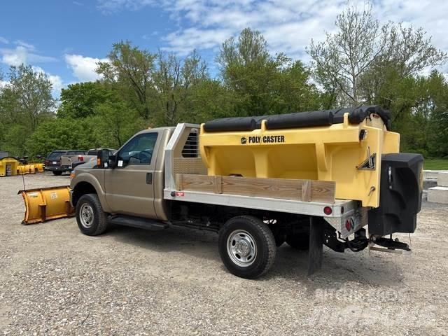 Ford F-250 刮雪板和犁