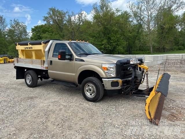 Ford F-250 刮雪板和犁