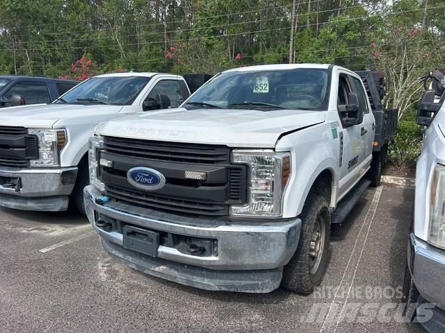 Ford F-250 平板式/側卸式卡車