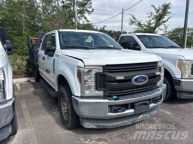 Ford F-250 平板式/側卸式卡車