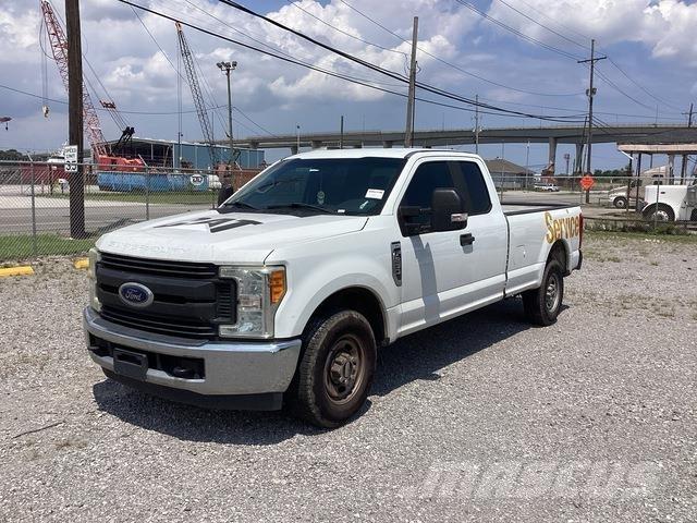 Ford F-250 皮卡.傳統半斗卡車/側卸板