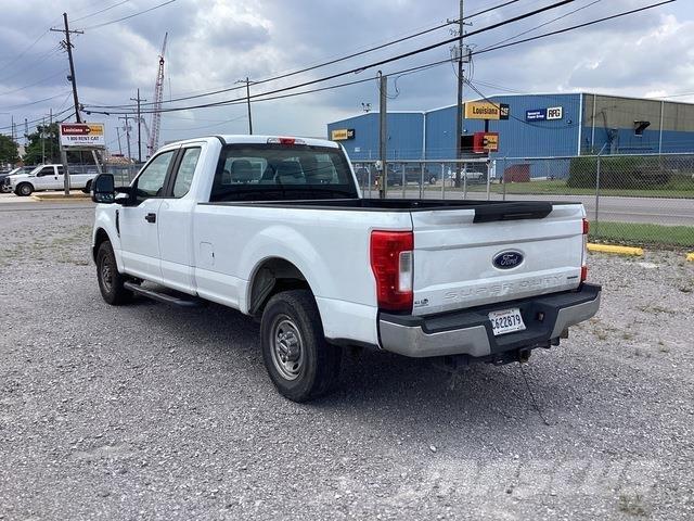 Ford F-250 皮卡.傳統半斗卡車/側卸板