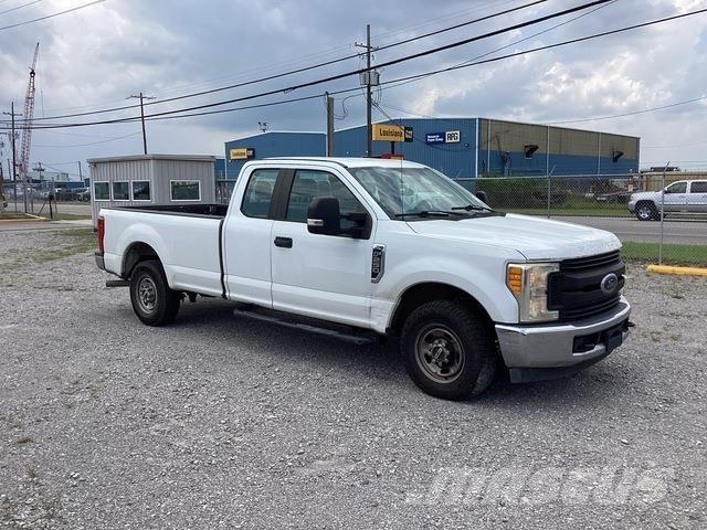 Ford F-250 皮卡.傳統半斗卡車/側卸板