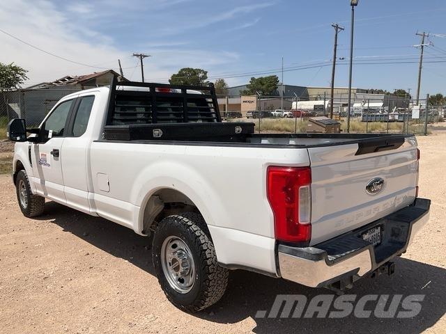 Ford F-250 皮卡.傳統半斗卡車/側卸板