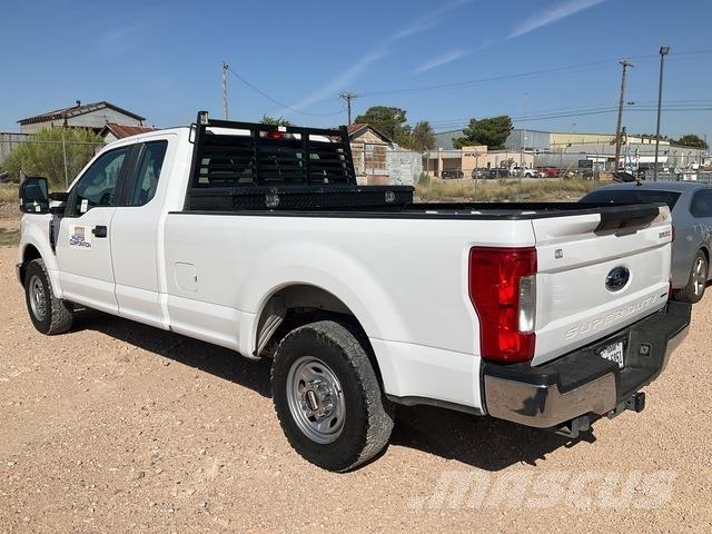 Ford F-250 皮卡.傳統半斗卡車/側卸板